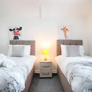  Holiday home Parking, Smart Tv's In Rooms, Location