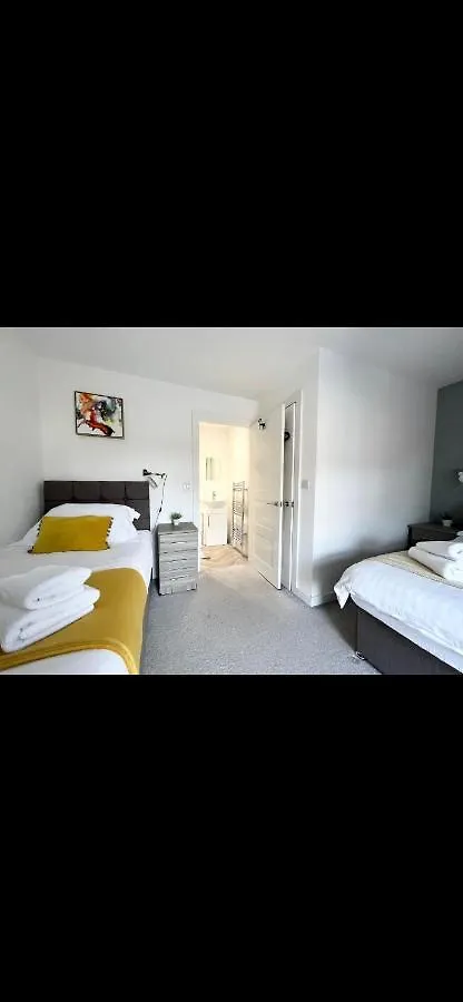 Dom wakacyjny Homely And Deceptively Large City House Swansea Wielka Brytania